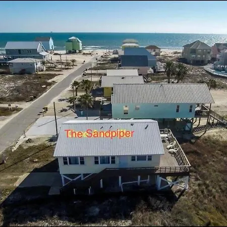 Dog Friendly Cottage Just Steps To Beach / Outdoor Living & Dining Room / Tons Of Amenities / Book Now!